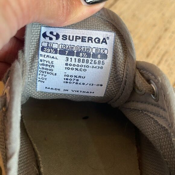 Superga Women's 2750 Classic Lace-up Canvas Sneaker
Size EU39.5 US7 - Picture 9 of 15